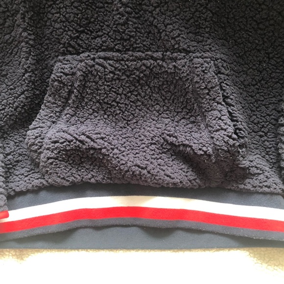 Fuzzy Tommy Hilfiger top. Size medium gently worn. - Picture 3 of 5